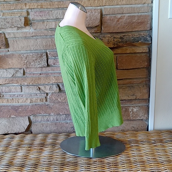 Women's top - Picture 2 of 3